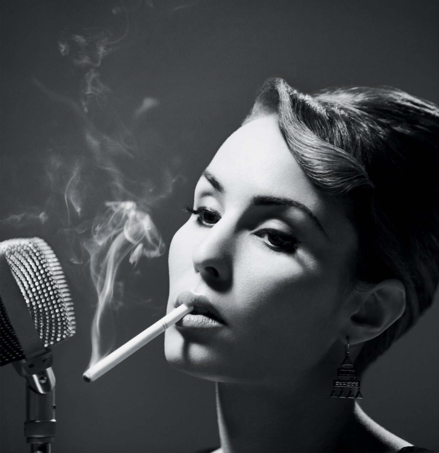 Noomi rapace smoking