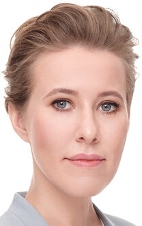 Гинеколог емделушінің көтін жалады.