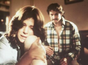 Оно живо снова кадр 12 онлайн-кинотеатр Эмбликс