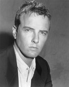 Линден Эшби жалаңаш