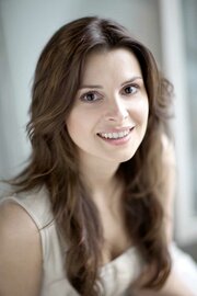 Bir qoramagiz ayol shafqatsiz BDSM betakrorlar tomonidan uning ruxsati bilan shafqatsizlarcha zorlan