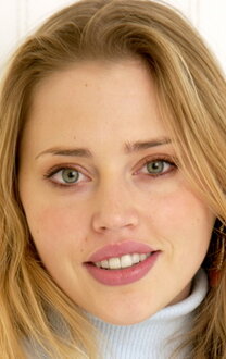 Колготкидегі трансвестит әйелдің суреті