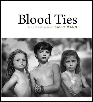 Постер: (Кровные узы. Фотография и жизнь Салли Манн, 1994 - вся информация о фильме на FilmNavi.ru