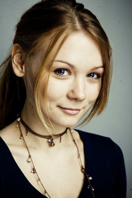 Порно қыз шұлықпен мастурбация жасайды