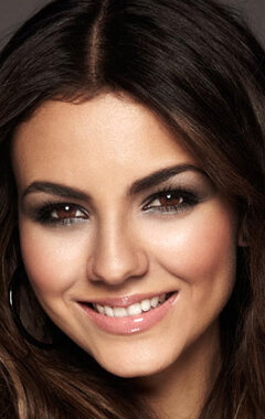 Victoria Justice 2011