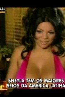 Ер адамдар қоғамдық орында қыздардың көзінше жұлқынады