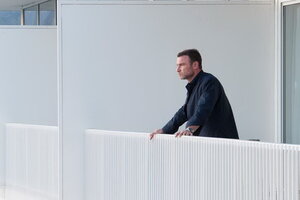 Рэй Донован кадр 81 на Эмбликс в Hd
