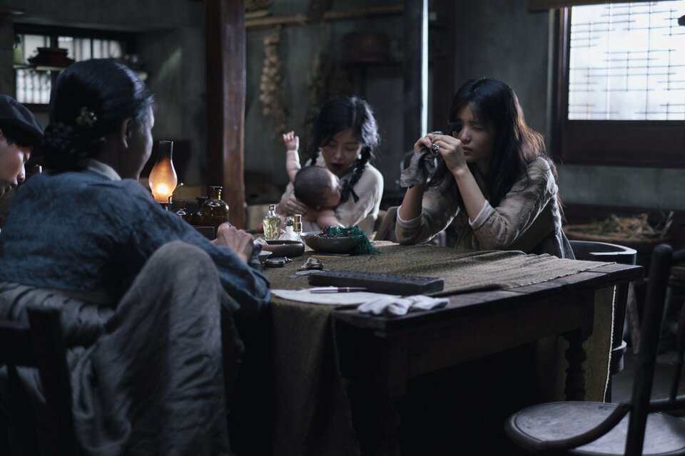 Фото: Служанка / Кадр из фильма «Служанка» (2016) #2786963