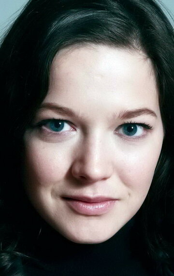 Үлкен бөкселері бар өкшелі аяқ киім