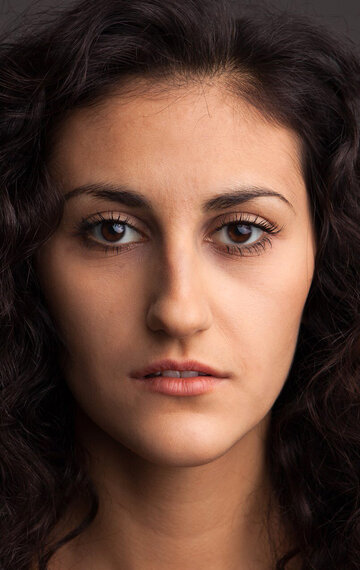 Порно көру: Құрбысы күйеуінің көзінше әйелін трахает.