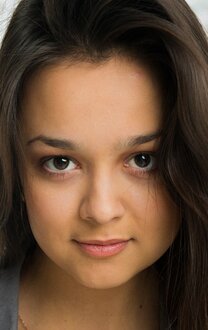 Әйел нұсқаушы порно видеода жас қыздарға жыныстық қатынасқа үйретеді.