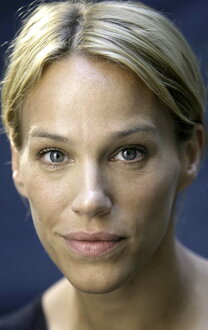 Өте шашты азиялық әйелдер