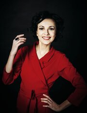 Айрин ханым әтешті тесіп жатыр