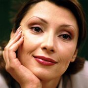 Олар томпақ қыздың кисігімен келді