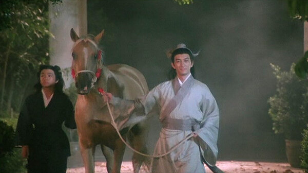 Әйел трусисын ауыстырады