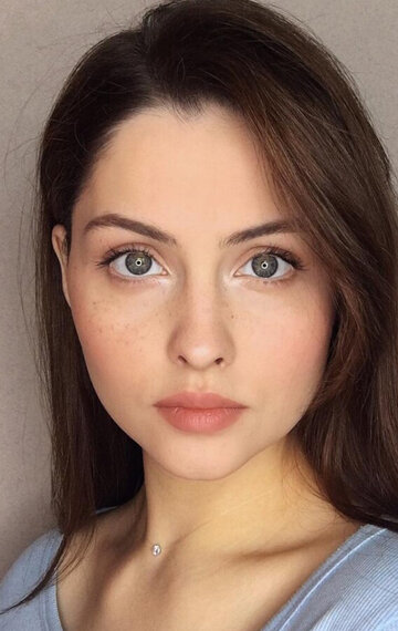 Сара Джей көлікте қызу жігітке минет жасайды