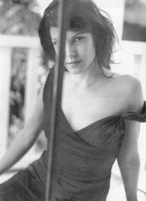 Былғары тәрізді леггинстердегі сексуалды қыздар