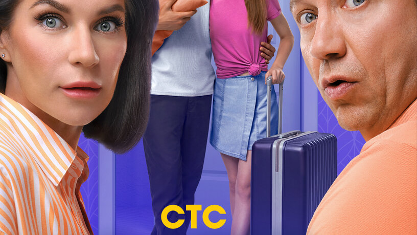 Qizlarning yalangoch mushuklarining mobil uchun yaqin plandagi fotosurati