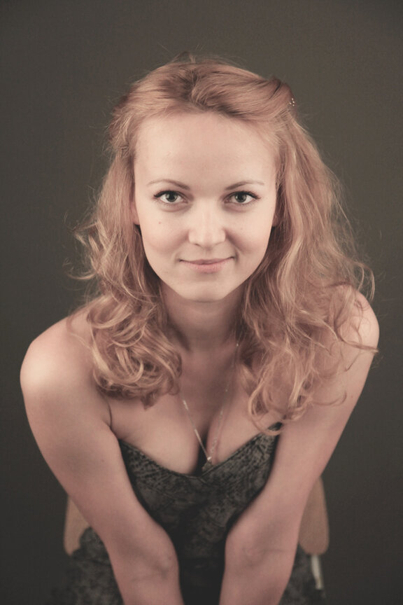 Кімнің тереңірек екенін өлшейтін қыздардың порно видеосы