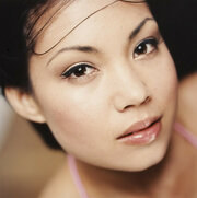 Теледидар көріп отырған күйеуінің порно видеосы