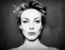 Бастықтың мүшесін соратын әйелдің фотосы