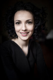 Әйелдердің зәр шығаруын бақылап тұрған жасырын камера