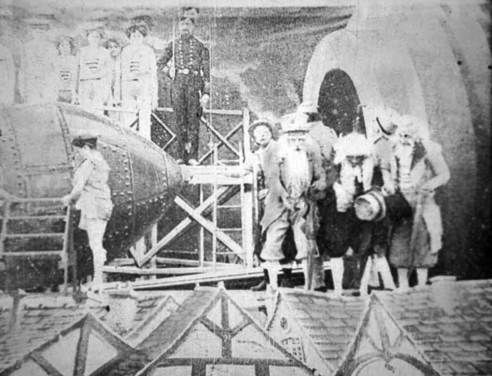 Фото: Путешествие на Луну / Кадр из фильма «Путешествие на Луну» (1902 ...