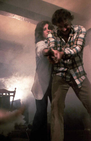 Оно живо снова кадр 1 онлайн-кинотеатр Эмбликс