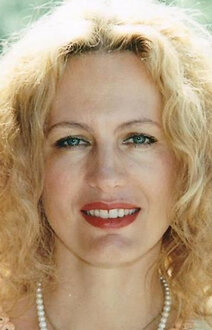 Жас дос қыздың дымқыл кискасы