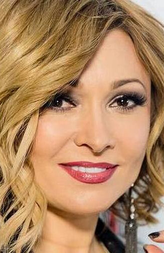 Екі жалаңаш және сексуалды қыздың сүйісіп жатқан видеосы