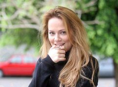 Qisqa sochli qizlar ishtirokida porno onlayn tomosha qiling