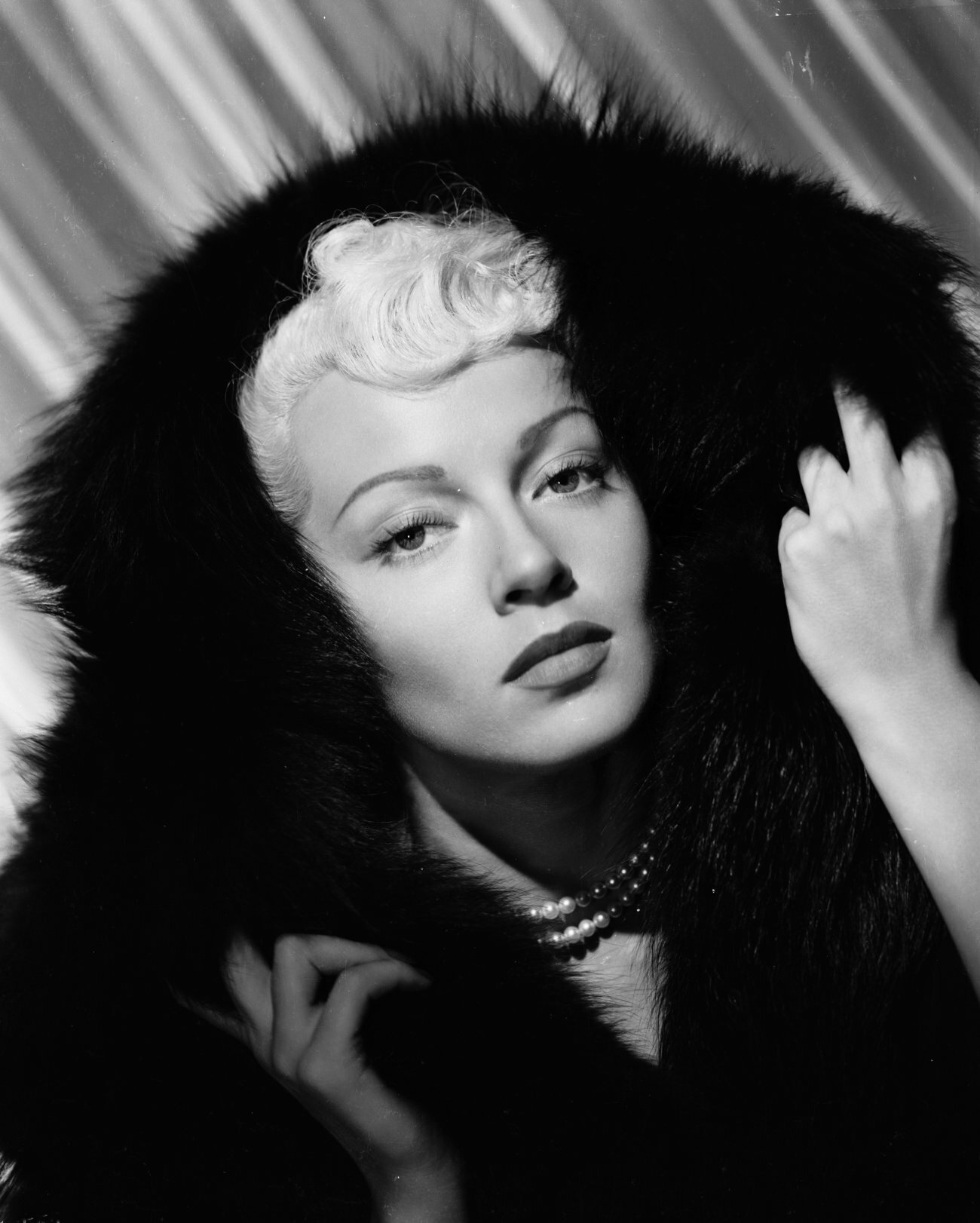 Файл:Lana Turner 1943.png - Википедия