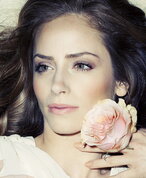 Әпкесін аңдыды