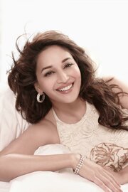 Жалаңаш әйелдердің еңкейіп тұрған суреттері