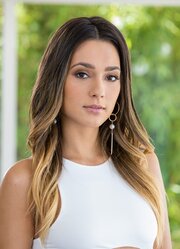 Күйеуі бөтелкемен әйелін жоппен трахает (секс видео)