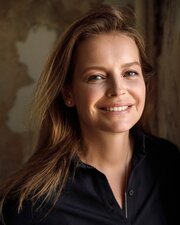 Трусики жоқ юбка астындағы жасырын камера