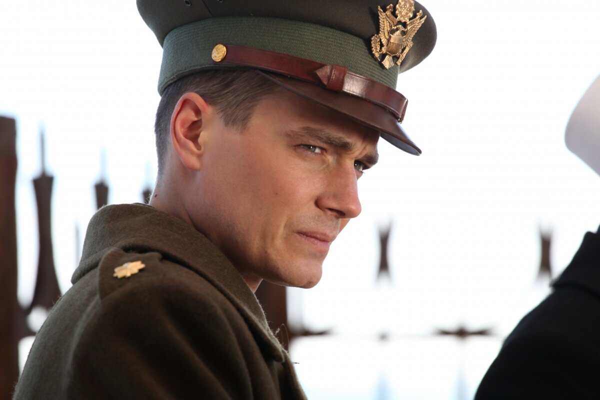 Фото: Ялта-45 / Кадр из сериала "Ялта-45" (2011) #1869212