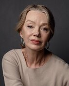 Кискасына жастықша киген қызбен порно