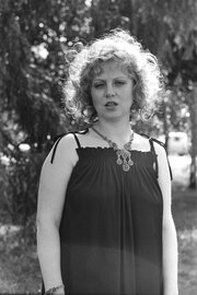 Қызыл телпек Бабетт актрисасының порно фотосуреттері