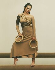 Әйелдің еркекті еліктеп жатқан суреттері (порно)