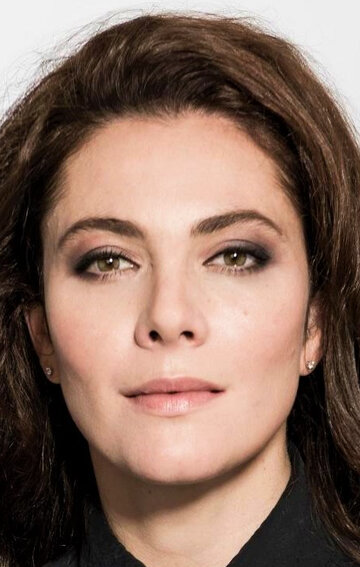 Медициналық тексеру ваннасы әйелдердің алдында жалаңаш