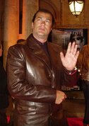 Стивен Сигал (Steven Seagal): фильмы, биография, семья, фильмография ...