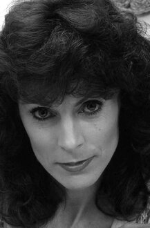 Табиғатта трусисыз әдемі семіз әйелдер