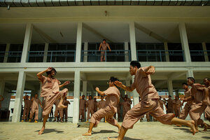 Серые люди кадр 6 онлайн-кинотеатр Эмбликс