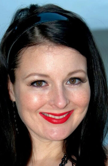 Колготки және шұлық киген ханымдар