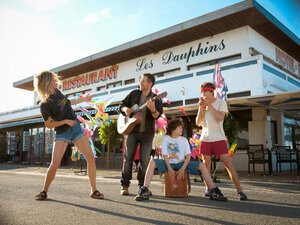 Развеселые каникулы кадр 1 онлайн-кинотеатр Эмбликс