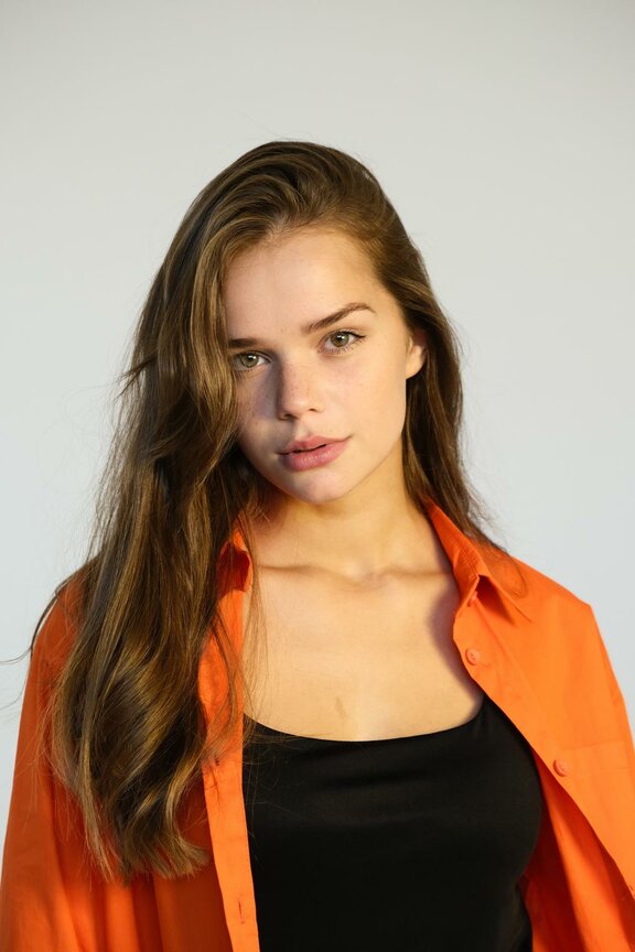 40-тан асқан әйелдердің етегі астында