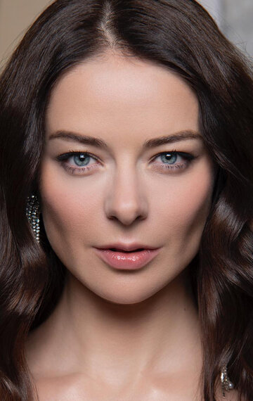 Жетілген брюнетка сорғыш