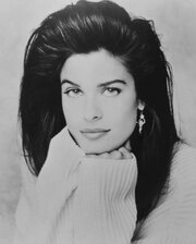 Үлкен кеудесі бар лесбиянки