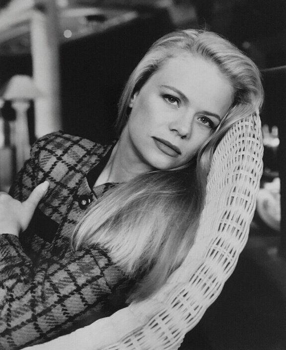 Жалаңаш спортшы әйелдер бейнелері